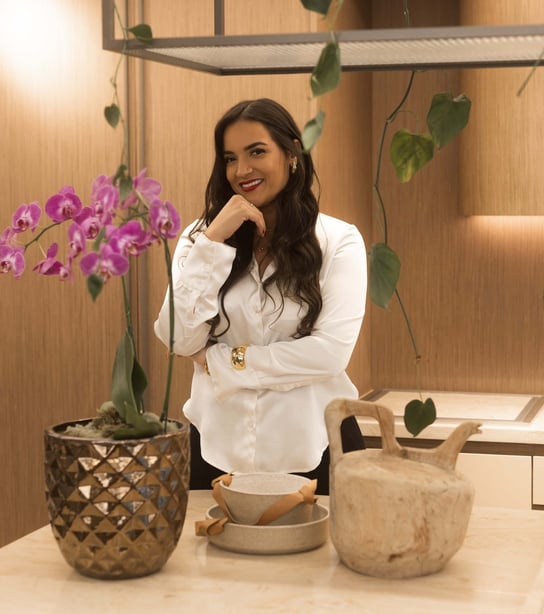 Foto apresentada no site da Authentique na seção sobre sua fundadora, Carina Arruda